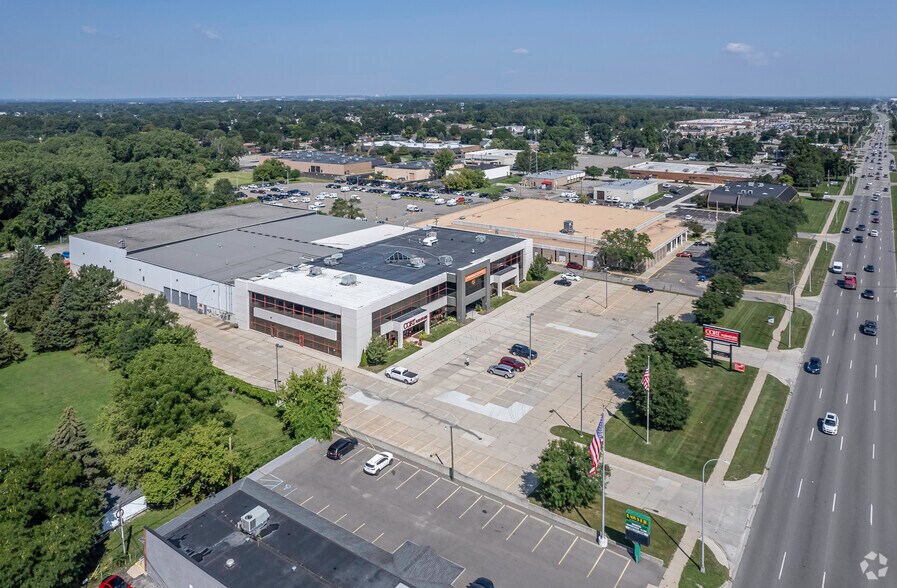 More Photos Of 28241 Mound Rd, Warren Light Manufacturing For Lease