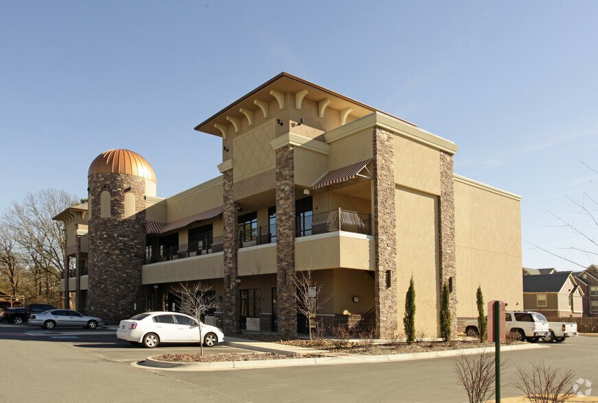 More Photos Of 2235 Dave Ward Dr, Conway Storefront Retail Office For Lease