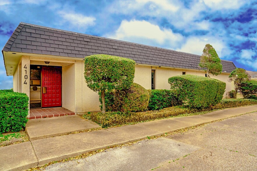 Primary Photo Of 4104 Frawley Dr, North Richland Hills Medical For Sale