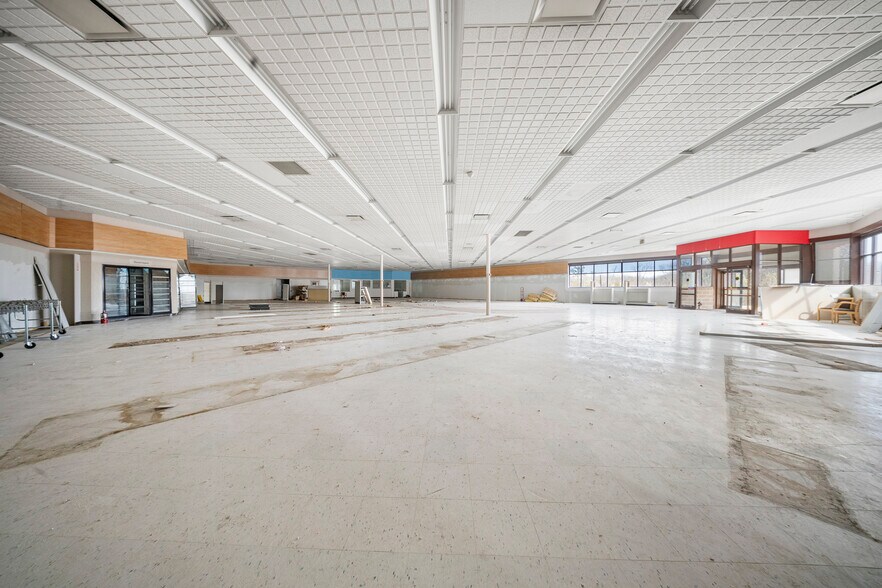 More Photos Of 60 Business US 23 N, Louisa Freestanding For Lease