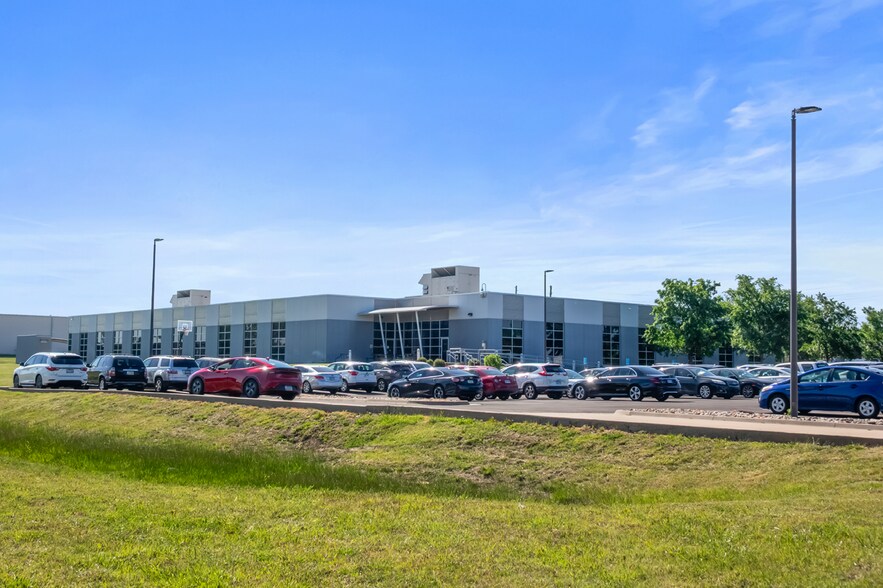 More Photos Of 8924 E 35th St, Wichita Office For Sale