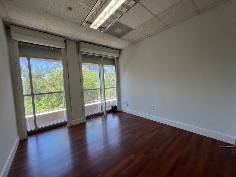 More Photos Of 20101-20161 NE 16th Pl, Miami Loft Creative Space For Sale