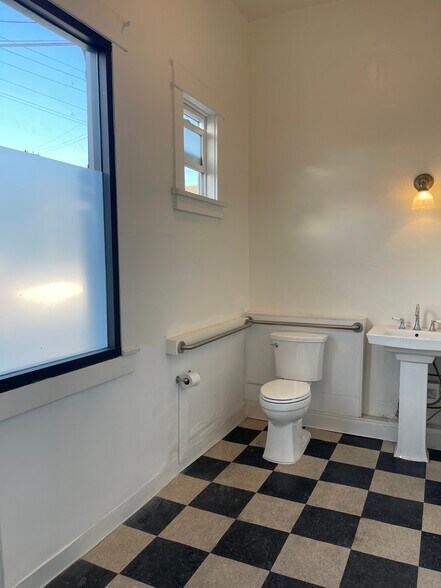 More Photos Of 3191 Glendale Blvd, Los Angeles Storefront For Lease