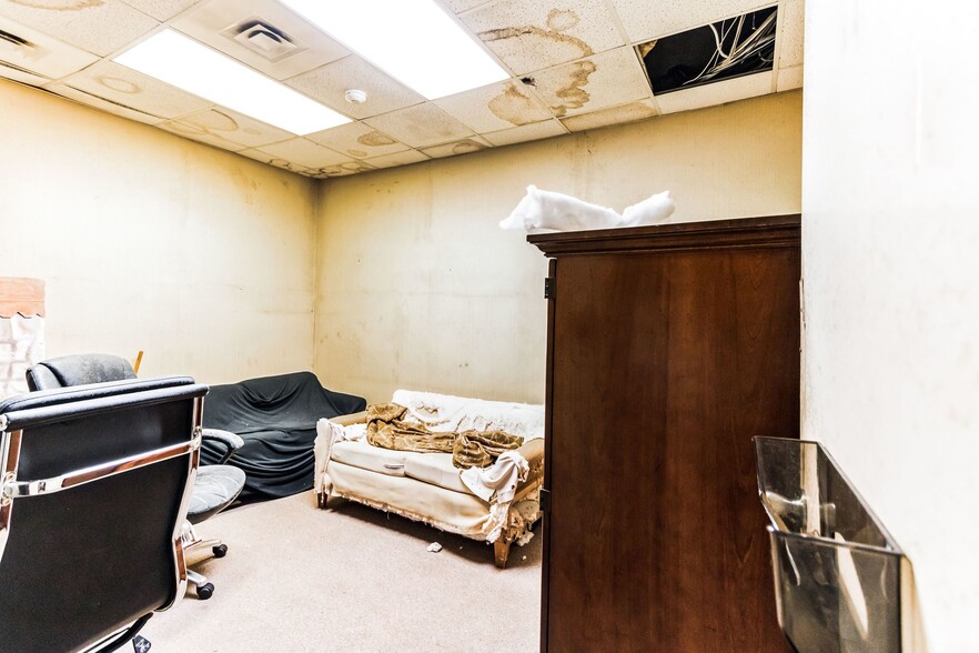 More Photos Of 200 W 4th St, Plainfield Light Distribution For Lease