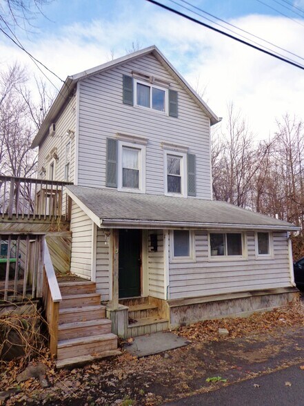 More Photos Of 11 Water St, New Paltz Freestanding For Sale