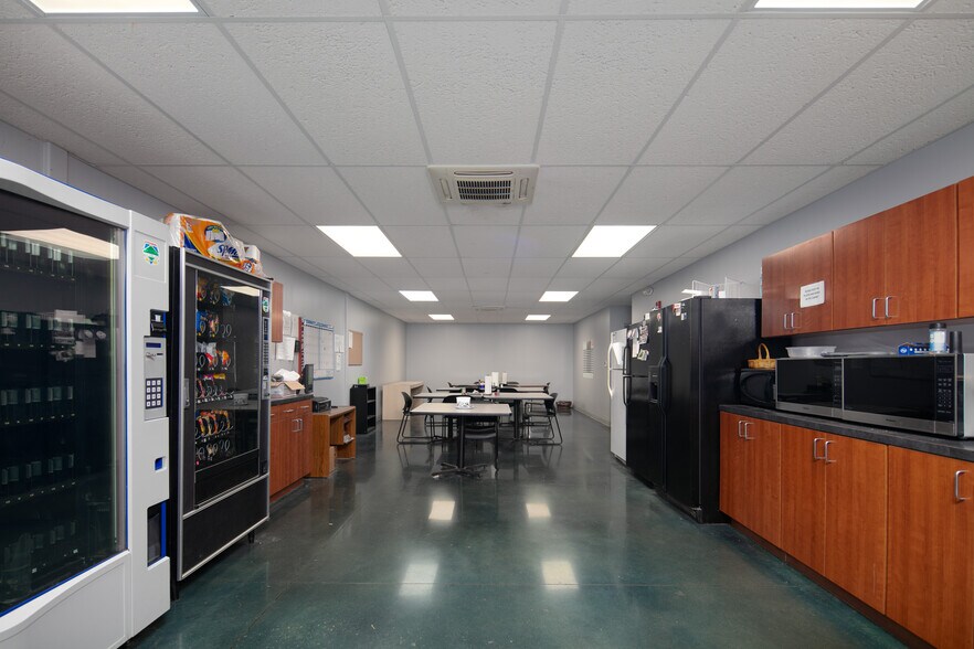 More Photos Of 1805 Fortune Dr, Winchester Warehouse For Sale