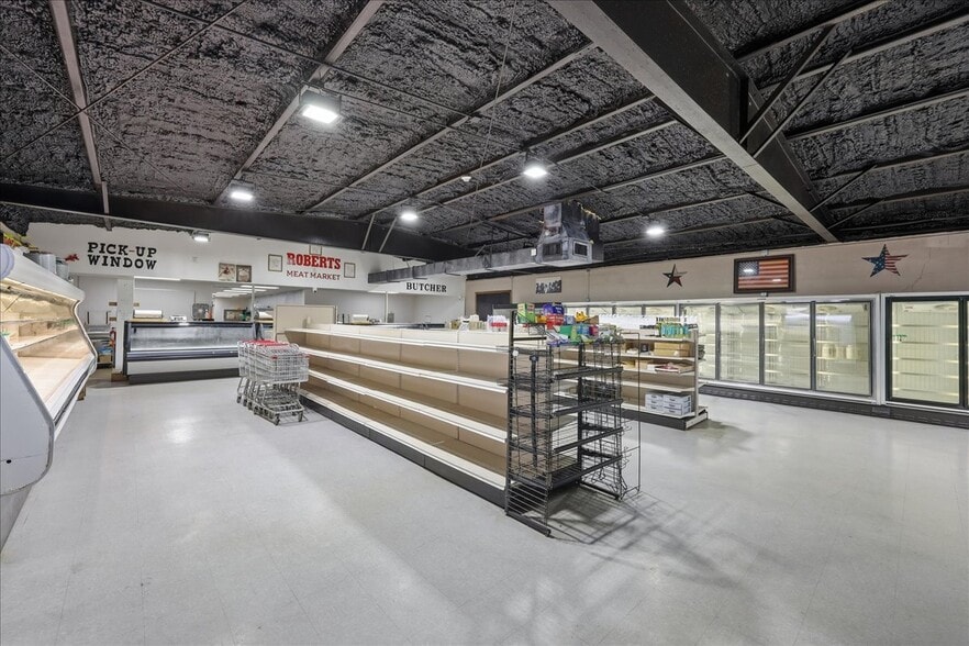 More Photos Of 3720 W Park Ave, Orange Flex For Sale