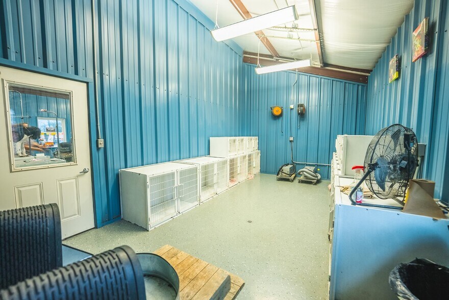 More Photos Of 19462 Lee Hwy, Abingdon General Retail For Sale