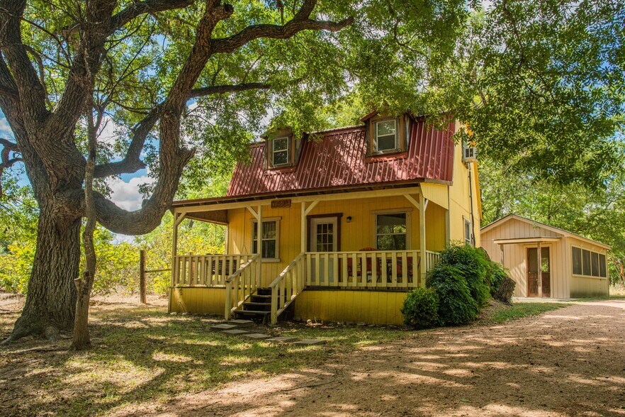 More Photos Of 10207 E Hwy 290, Fredericksburg Freestanding For Sale