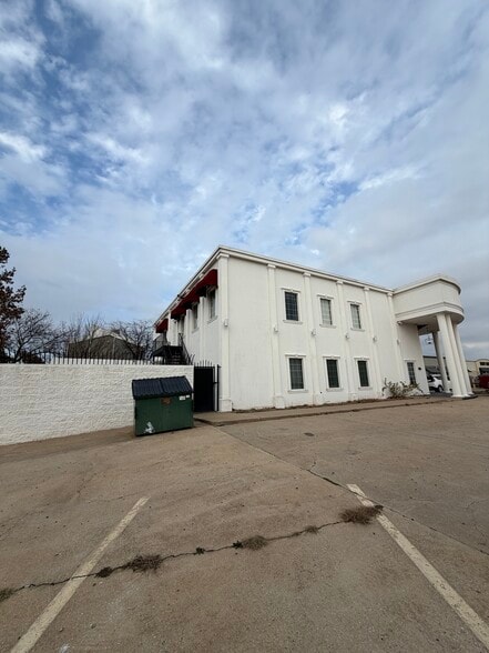 More Photos Of 4645 Tinker Diagonal St, Oklahoma City Loft Creative Space For Sale