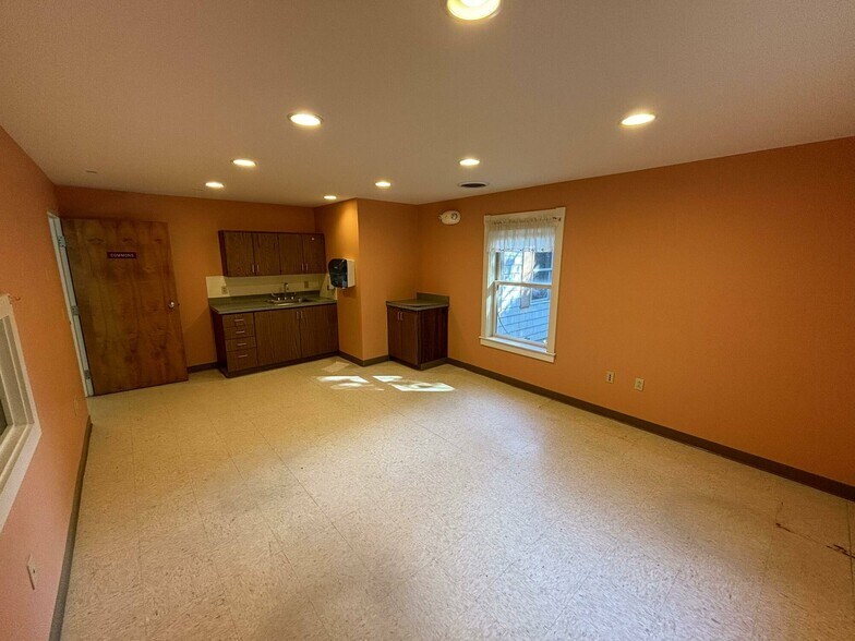 More Photos Of 6 Madelyn Ln, Rockport Medical For Lease