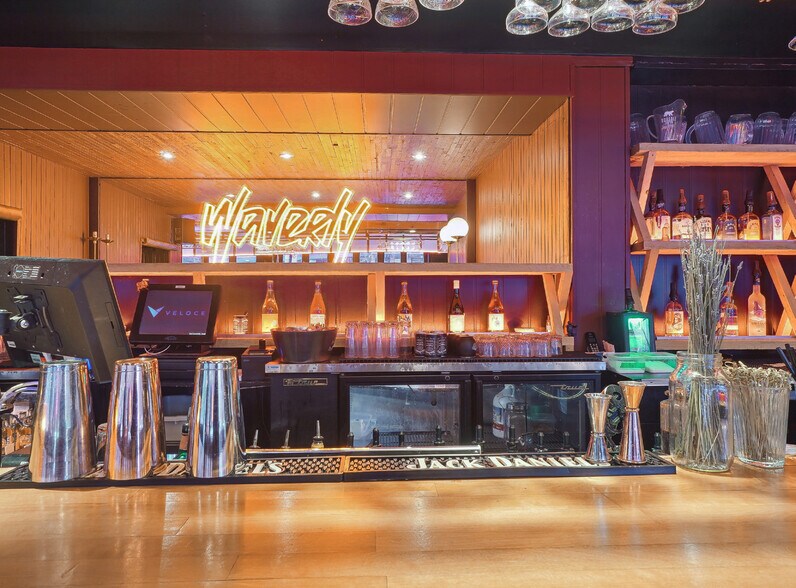 More Photos Of , Montréal General Retail For Sale