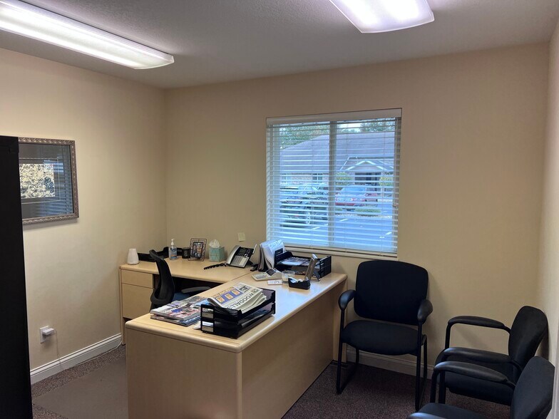More Photos Of 2901 E Bristol St, Elkhart Office For Sale