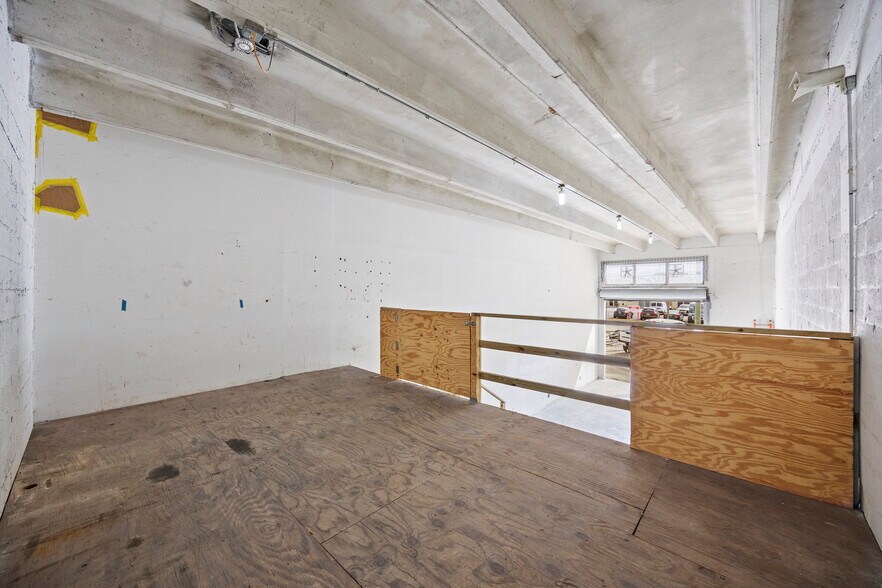 More Photos Of 1209 Gateway Rdg, Lake Park Warehouse For Sale