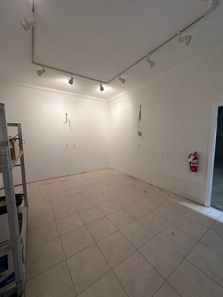 More Photos Of 739 Glenwood Ave, Sebring Manufacturing For Sale