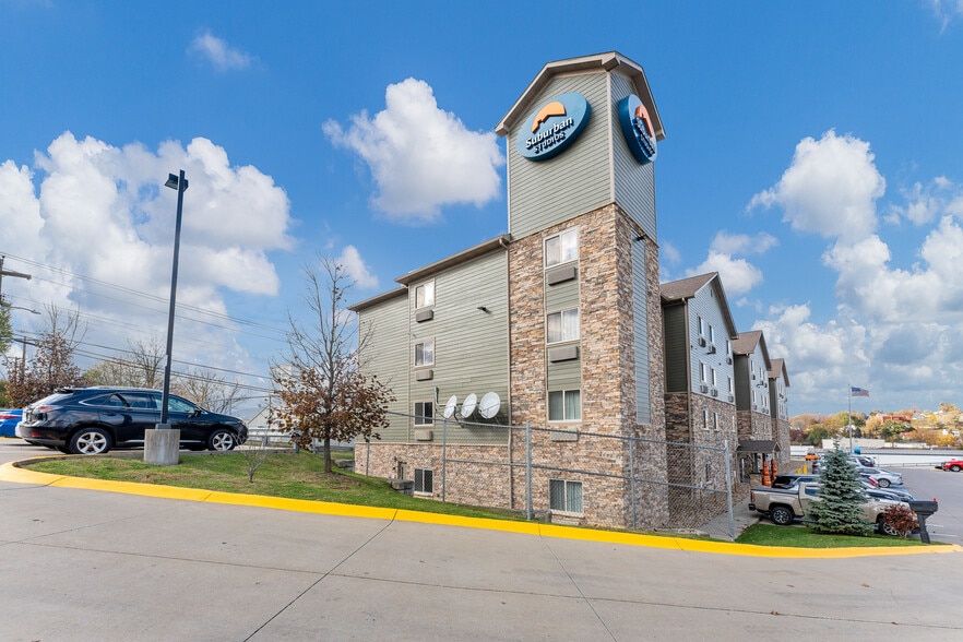More Photos Of 975 Sheffield St, Washington Hotel For Sale