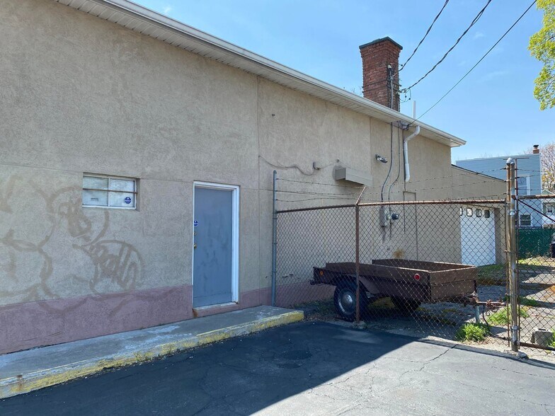 More Photos Of 124 West St, Albany Auto Repair For Sale