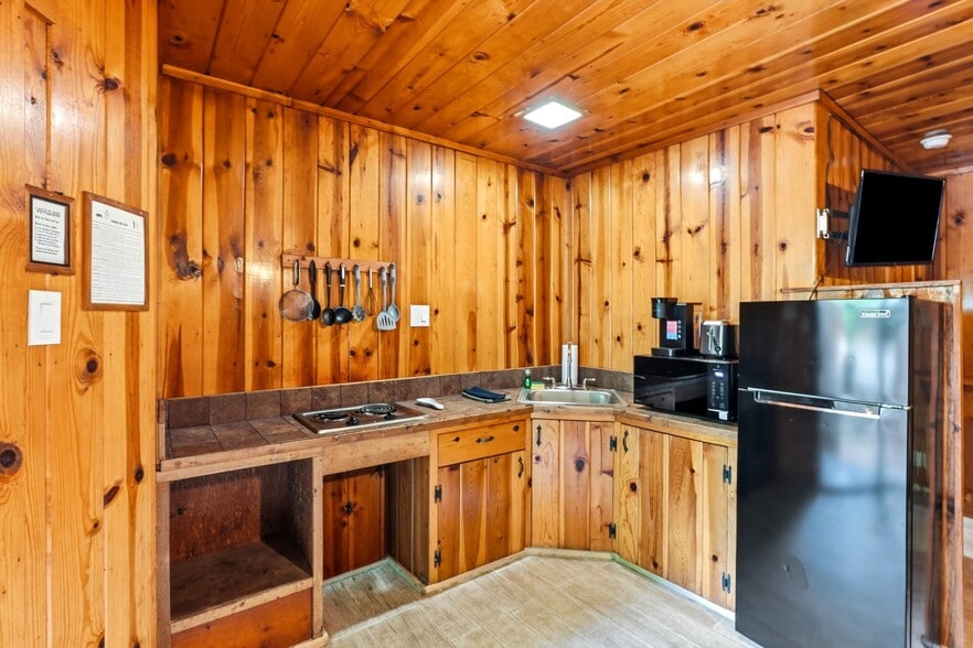 More Photos Of 1355 E Christopher Creek Loop, Payson Hotel For Sale