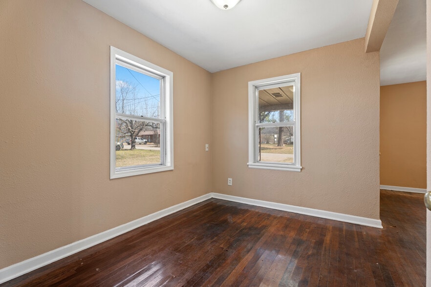 More Photos Of 300 Range St, Marshall Multifamily For Sale