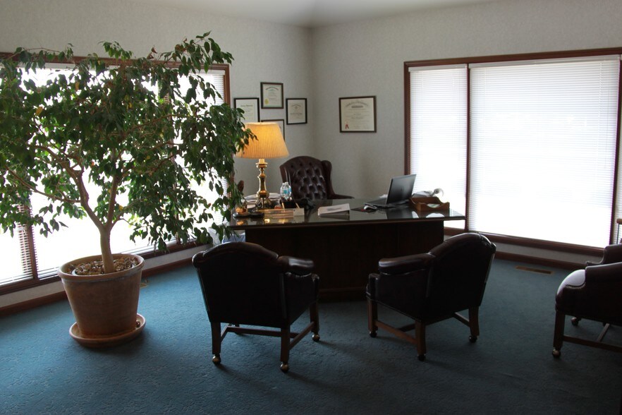 More Photos Of 10321 N Pennsylvania St, Indianapolis Office For Lease