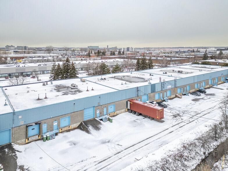 More Photos Of 509-549 Av Lépine, Dorval Warehouse For Lease