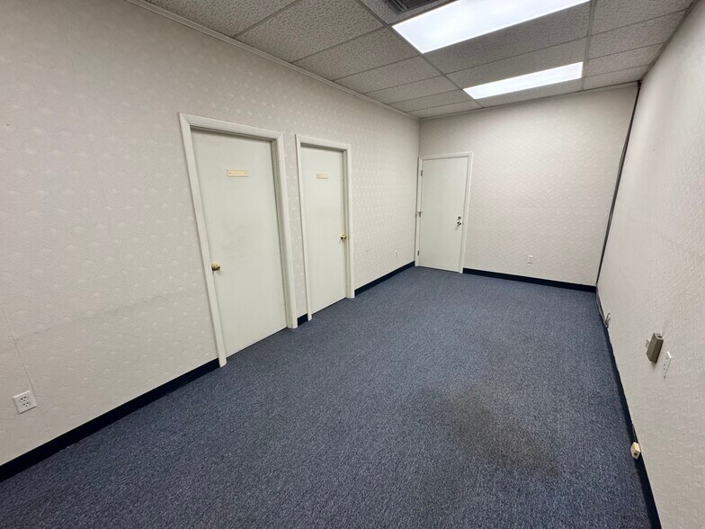 More Photos Of 353 Centerville Rd, Warwick Office For Lease