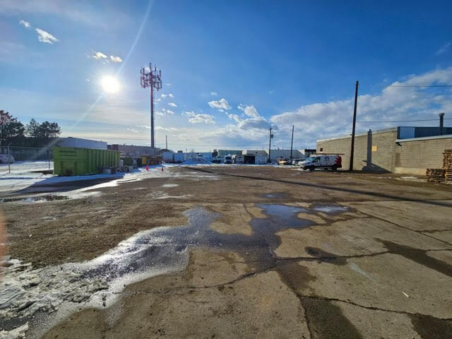 More Photos Of 11122 156 St NW, Edmonton Warehouse For Lease