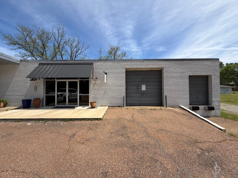 More Photos Of 344 1st St, Flora Restaurant For Lease