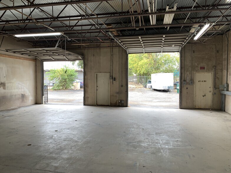 More Photos Of 136 Industrial Dr, Boerne Warehouse For Lease
