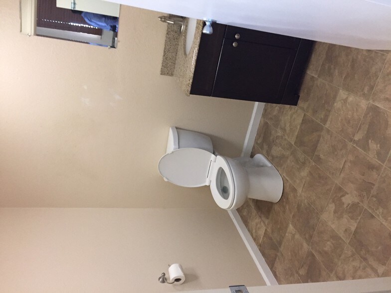 More Photos Of 18400 Highway 65, Bakersfield Warehouse For Lease