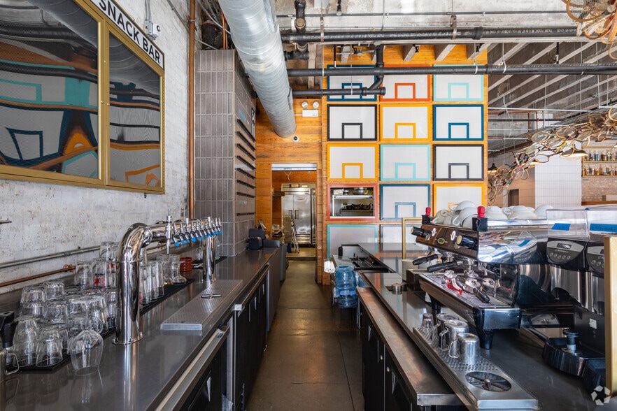 More Photos Of 312 W Chestnut St, Chicago Hotel For Lease