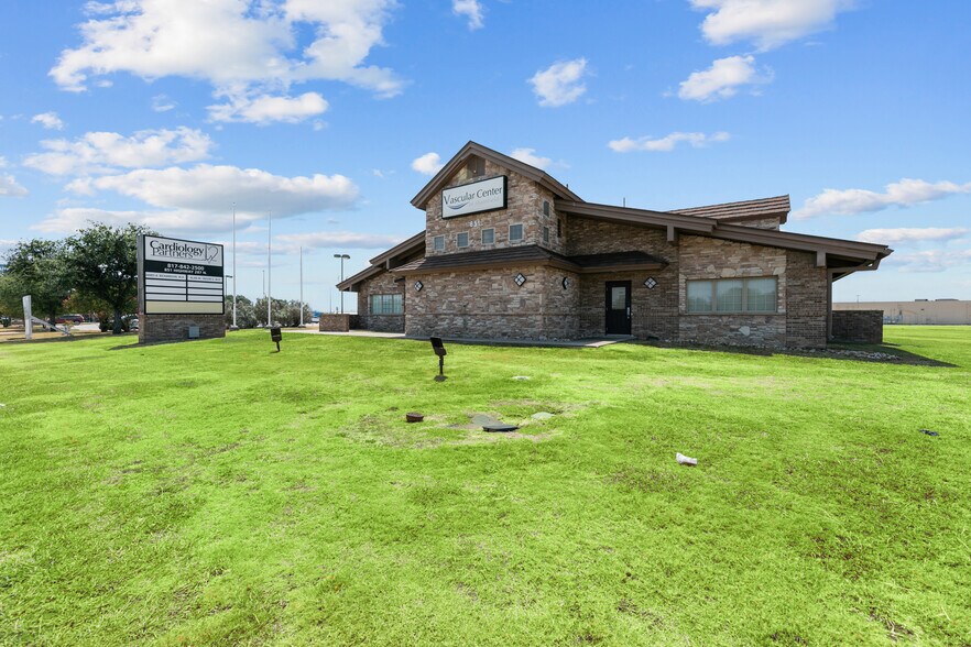 More Photos Of 851 N Highway 287, Mansfield Medical For Sale