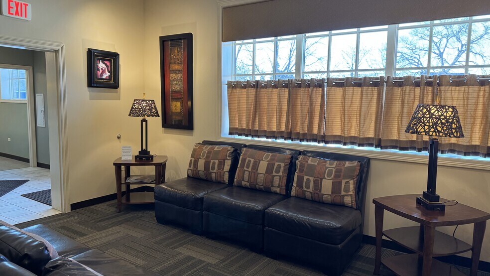 More Photos Of 760 Busse Hwy, Park Ridge Medical For Lease