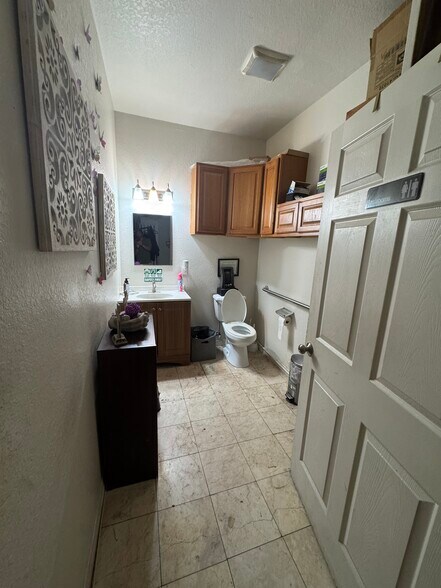 More Photos Of 1610 Central Ave, Saint Petersburg Storefront For Lease