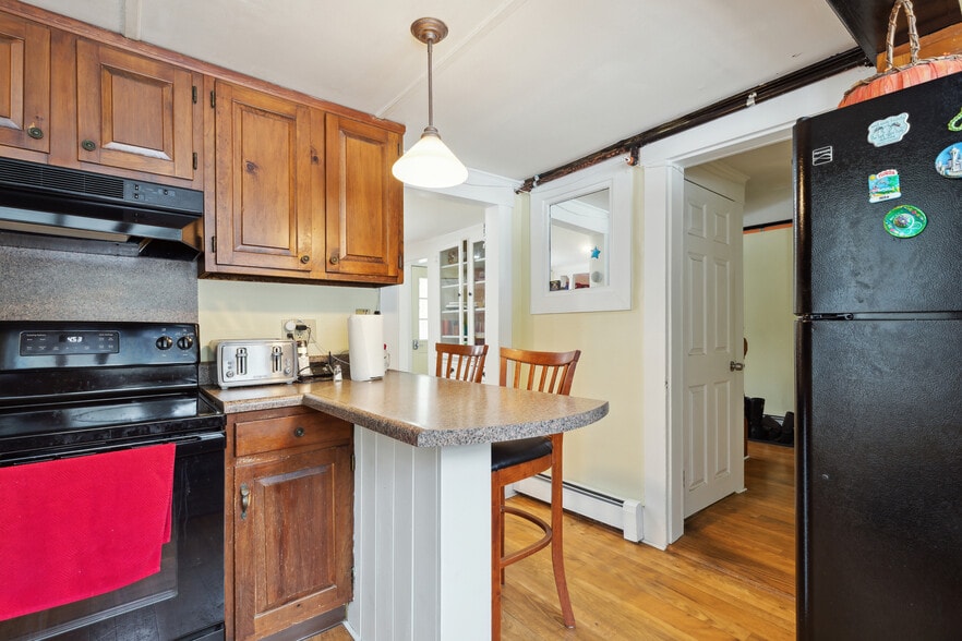 More Photos Of 67 Pleasant View Rd, Bradford Hotel For Sale