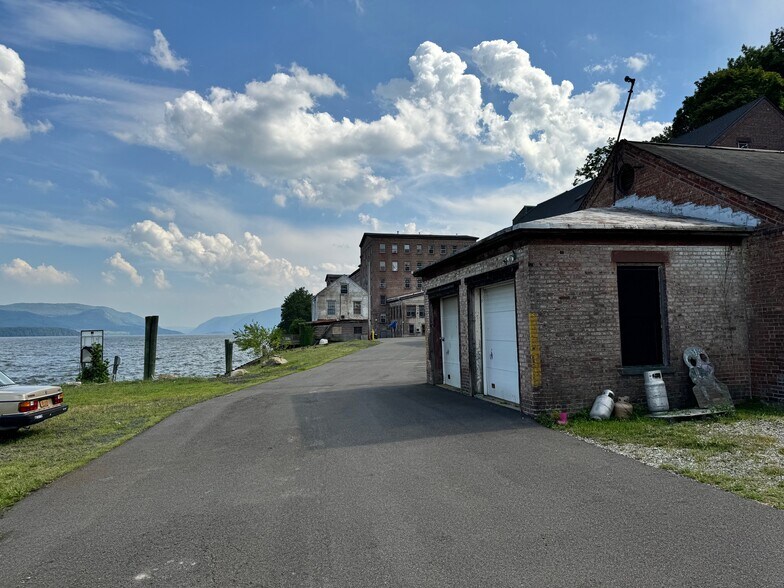 More Photos Of 302 N Water St, Newburgh Specialty For Lease