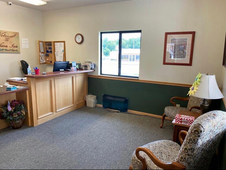 More Photos Of 2621 Harlan St, Falls City Hotel For Sale