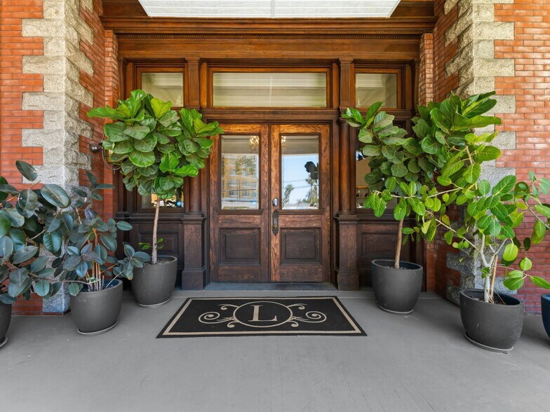 More Photos Of 341 S Plant Ave, Tampa Office Residential For Lease