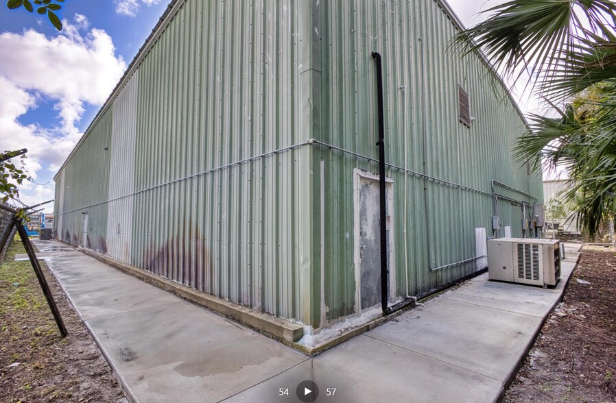 More Photos Of 13050 NW 43rd Ave, Opa Locka Warehouse For Lease