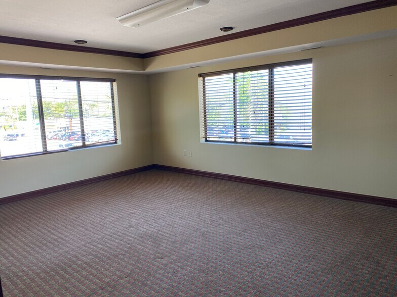 More Photos Of 247 N Dixie Way, South Bend Office For Lease