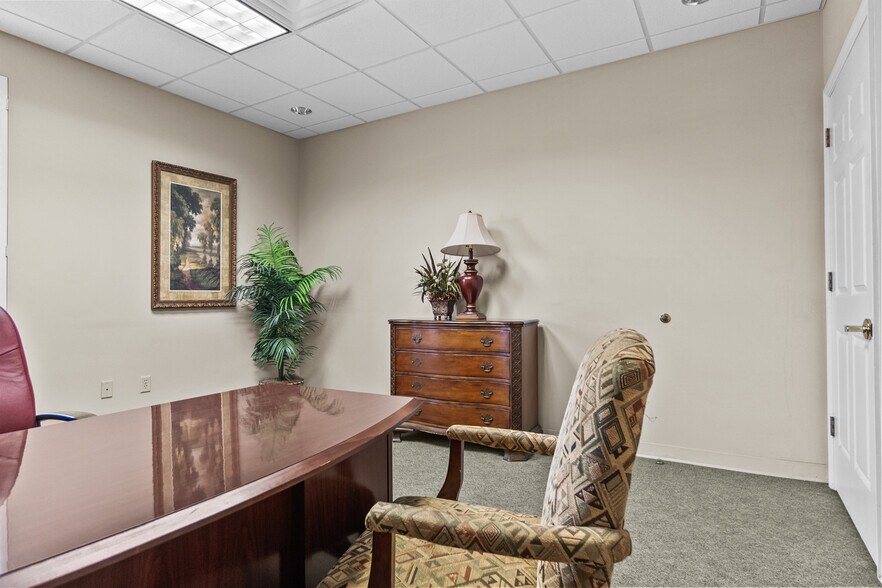 More Photos Of 239 Cedric St, Leesburg Office For Sale