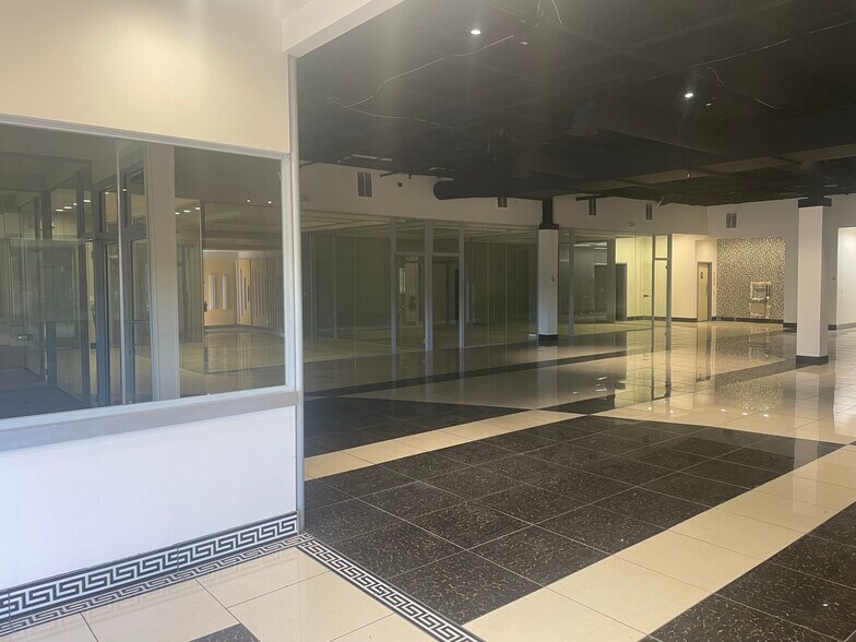 More Photos Of 4224 Northeast Expy, Atlanta Showroom For Lease