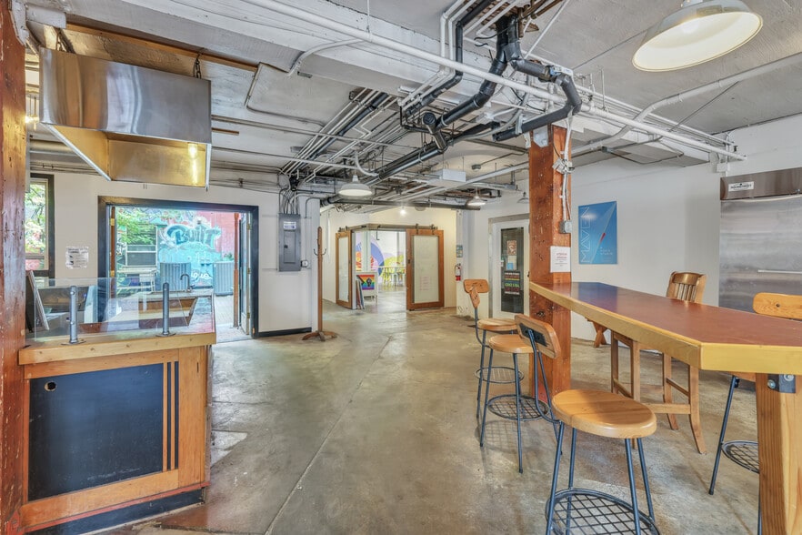 More Photos Of 3516 Fremont Pl N, Seattle General Retail For Lease