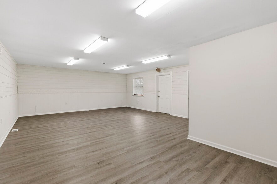More Photos Of 1100 Calvary Rd, Churchville Flex For Lease