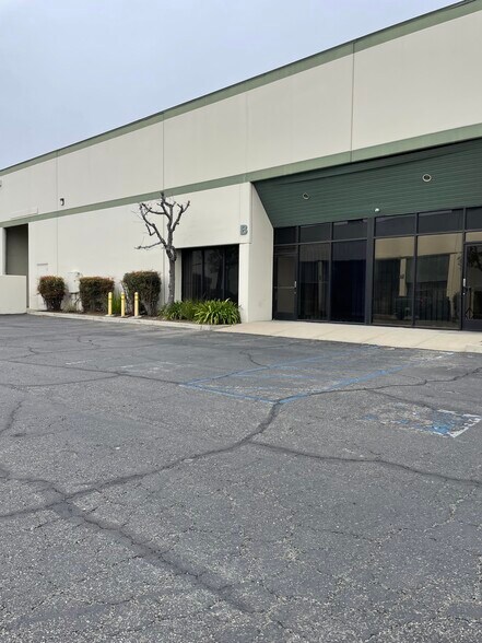 More Photos Of 100 S Reservoir St, Pomona Warehouse For Lease