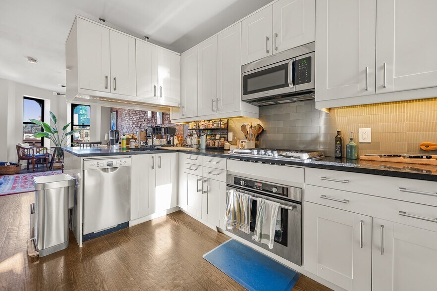 More Photos Of 14 Lincoln Pl, Brooklyn Apartments For Sale