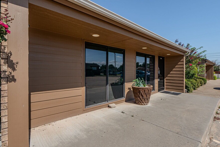 More Photos Of 1530 SW 89th St, Oklahoma City Office For Sale