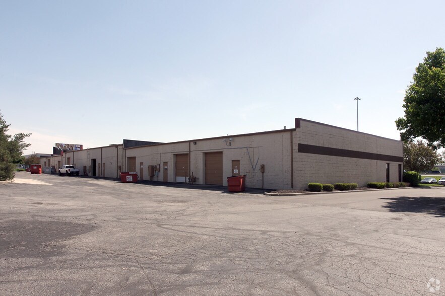 More Photos Of 8455 Castlewood Dr, Indianapolis Unknown For Lease