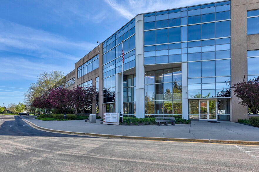More Photos Of 544 Lakeview Pky, Vernon Hills Office For Lease