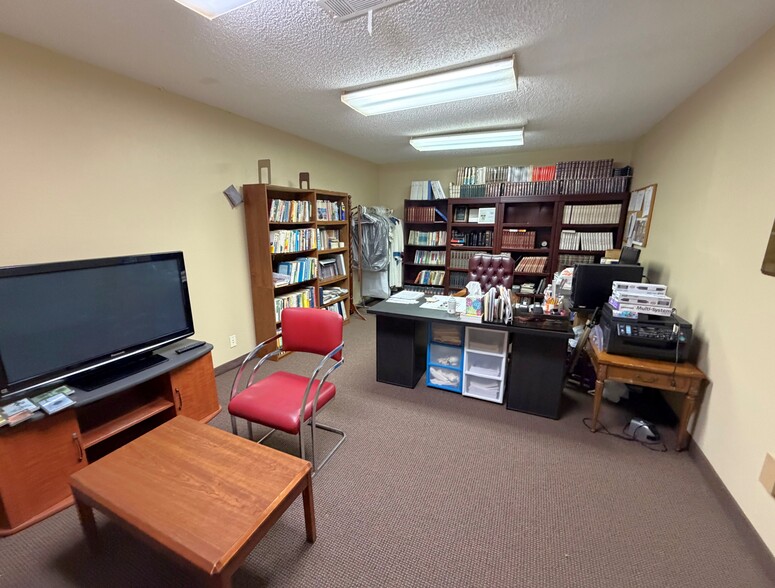 More Photos Of 109 S Story Rd, Irving Office Residential For Sale